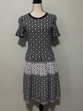 Saks Fifth Avenue Black White Geometric Knit Fit and Flare Dress M Like New